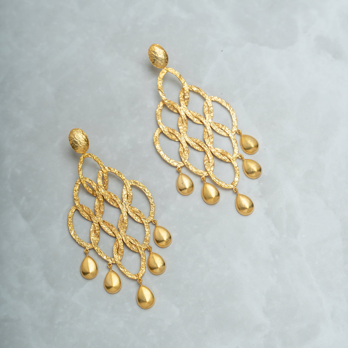 ARETES CROPS CIRCLE CHANDELIER GOTA METAL