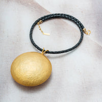 COLLAR LUNA CUERO