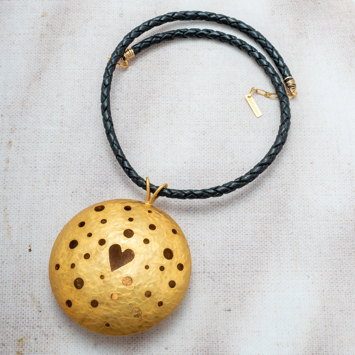 COLLAR LUNA CUERO