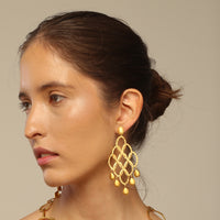 ARETES CROPS CIRCLE CHANDELIER GOTA METAL